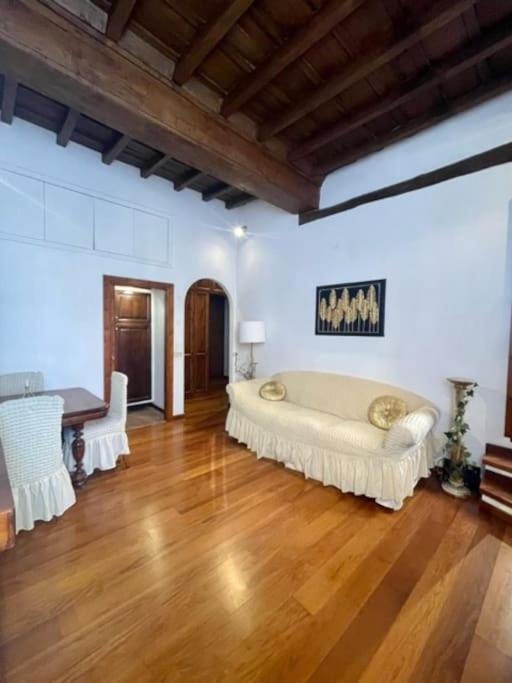 Gens Iulia Luxury Appartament * Rom